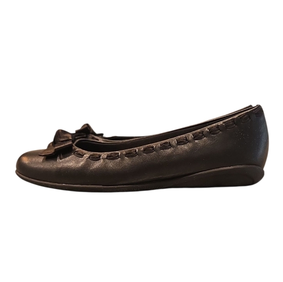 WALKING CRADLES FAWN SLIP-ON LEATHER FLATS. SIZE 7B. - Picture 3 of 9